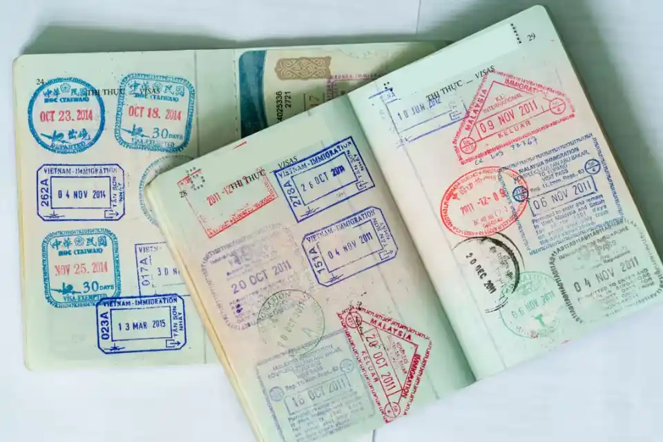 Bỏ đóng dấu xuất/nhập cảnh trên passport Việt Nam